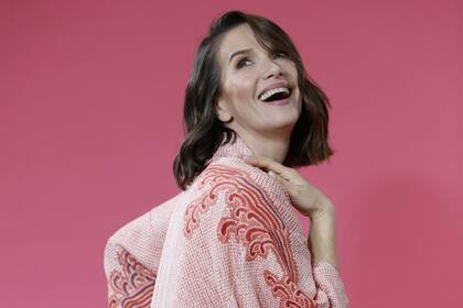 "De diez personas que nos paran en la calle cuando salimos a caminar con Ricardo, nueve lo paran a él. A mí me preguntan ¿Sos vos?", se ríe Oreiro cuando se le pregunta por su fama local y la de su marido, el músico Ricardo Mollo