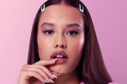 Natalia Azahara como Daniela en A través de mi ventana