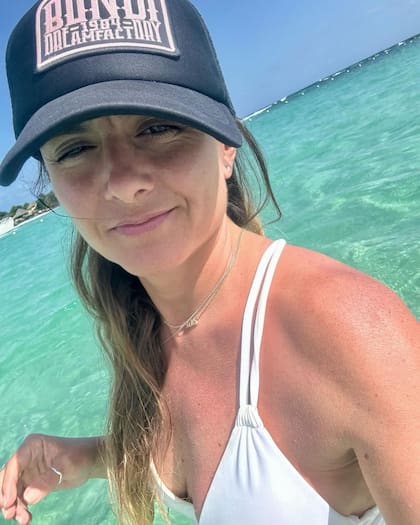 Natalia Bravo en las playas de Miami, ciudad donde se instaló su madre, Silvana Di Lorenzo