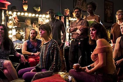 Natalia Dal Molin junto al elenco de Hard