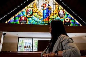 Natalia en la parroquia Santa Gertrudis en Envigado, a la que regresó con el propósito de hacer pública su denuncia