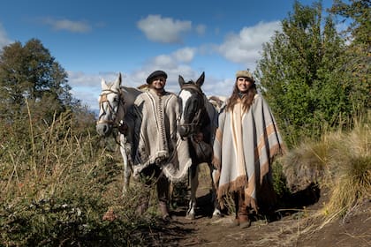 Natalia Fernández y Marcelo Chamorro, la pareja detrás del armado de la cabalgata.