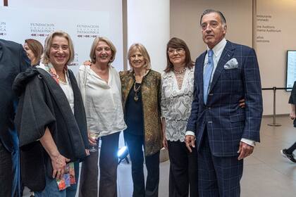 Natalia García Caroti, Katrena Gibb Stuart, Rosine Urien, María Elisa Kabas de Martorell y Ernesto Martorell