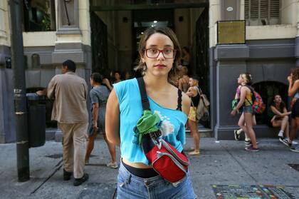 Natalia Mira, la estudiante del colegio porteño agredida por un profesor, ratificó su denuncia ante la fiscalía
