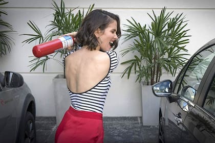 La actriz interpreta en la película a una ejecutiva publicitaria que decide abandonar los buenos modos y hacer saltar por el aire sus relaciones personales y profesionales