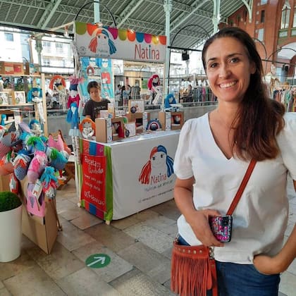 Natalia Parodi creó Natina Juguetes en el año 2004, luego de diseñar una muñeca que abraza para su pequeña sobrina