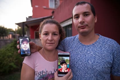 Natalia y Fernando, hermanos de Juan