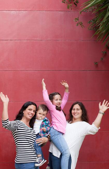 Natalia Zelechowski y Cristina Fernández se casaron en 2010, buscaron formar una familia juntas y hoy son mamás de Francisca y Camilo