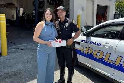 Natalie Milian Orbis asumió como comisionada del Distrito 6 de Miami-Dade el 6 de mayo de 2025, tras la salida de Kevin Marino Cabrera, nombrado embajador en Panamá