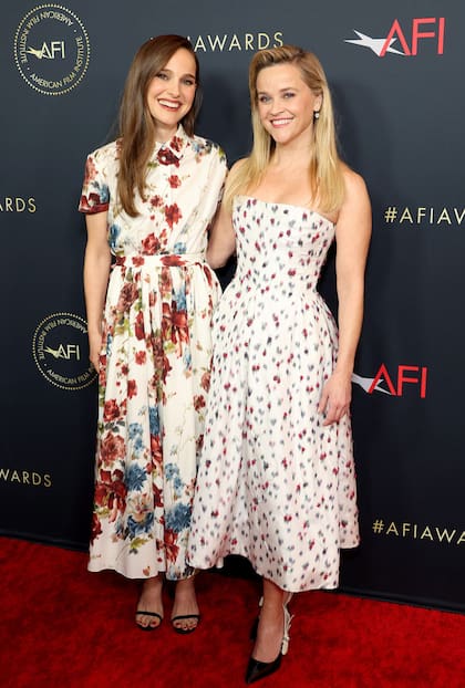 Natalie Portman y Reese Witherspoon optaron por llevar vestidos estampados de Dior