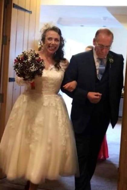 Natasha el día de su boda con su padre