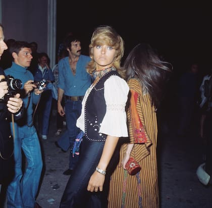 Nathalie Delon, hipnótica, en la boda de Mick Jagger y Bianca Perez-Mora Macias que se celebró en Saint-Tropez el 12 de mayo de 1971. (Photo by Keystone/Hulton Archive/Getty Images)