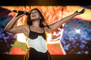 Nathy Peluso actuó en The Late Show with Stephen Colbert