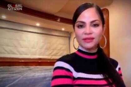 Natti Natasha acompañó a Becky G en la presentación de los distintos clips