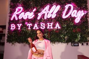 Natti Natasha abrió su restaurante en Miami e incursionó con su nueva bebida