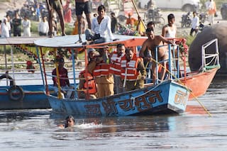 Naufragio de bote turístico en el norte de India deja al menos 10 muertos