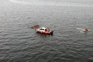Trágico naufragio de un barco alquilado por una familia en Río de Janeiro: tres muertos y cinco desaparecidos