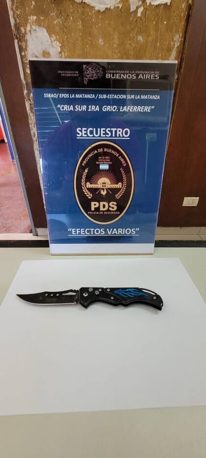 Navaja con la que Sosa habría apuñalado al dueño de la remisería "Los Primos", en la localidad de Gregorio de Laferrere, partido de La Matanza