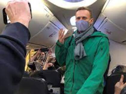 Navalny en su vuelo de regreso de Alemania a Rusia