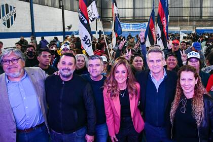 Navarro, Menéndez, Zabaleta, Tolosa Paz y Rossi, en Tres de Febrero, durante un acto en respaldo a Alberto Fernández