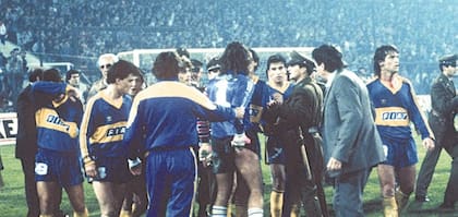 Navarro Montoya ya fue mordido por un perro, en la batalla del Colo-Colo vs Boca de 1991