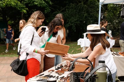 Navidad en las Caballerizas se presenta como una feria para adelantar las compras navideñas, disfrutar de propuestas al aire libre y, al mismo tiempo, colaborar con la continuidad y expansión de estos proyectos educativos
