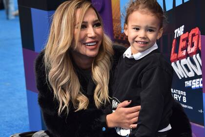 Naya Rivera y su hijo Josey en el estreno de Lego la película 2