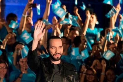 Bukele evita ser encasillado como un dirigente "de izquierda o derecha"