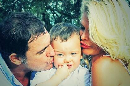 Nazarena Vélez, junto a su marido y su pequeño Thiago, tiempo atrás