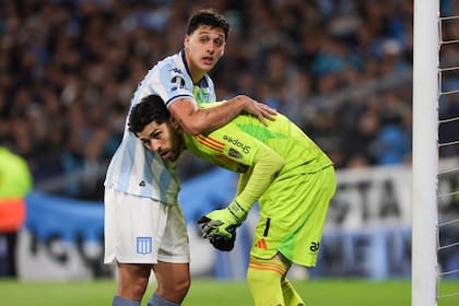 Nazareno Colombo se frustra ante el arquero Rossi, que con su buen rendimiento en Avellaneda frustró a Racing y contribuyó a que Flamengo se clasificara finalista.