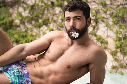 Nazareno disfruta, a sus 30, de una soltera relajada y una inquietante tabla de planchar...