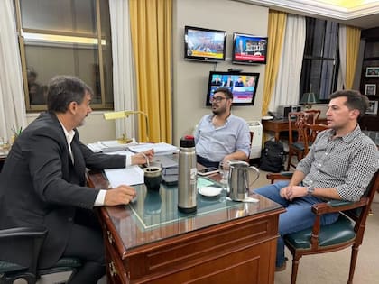 Nebot, reunido con Sebastián Galmarini, uno de los directores del Banco Provincia