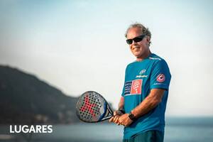 Neco es un apasionado del pádel.