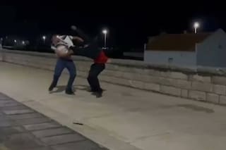 Un chico de 15 años murió apuñalado en la ingle tras una brutal pelea callejera con otro adolescente