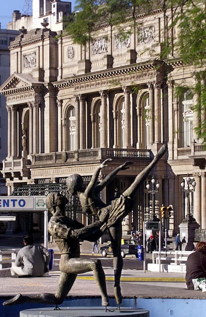 Neglia y Fontenla, inmortalizados en un monumento frente al teatro Colón