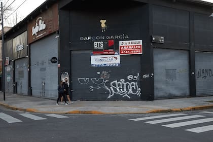 Negocios cerrados y en alquiler en la zona de Villa Crespo, Jufre y Gurruchaga 