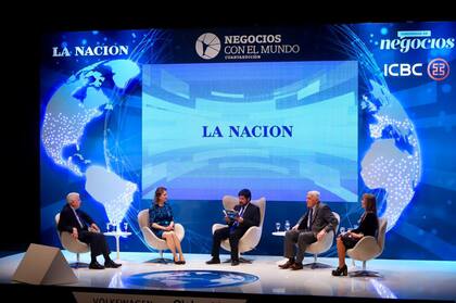 Félix Peña, Diana Mondino, Ignacio Federico (LA NACION), Jorge Castro y Beatriz Nofal