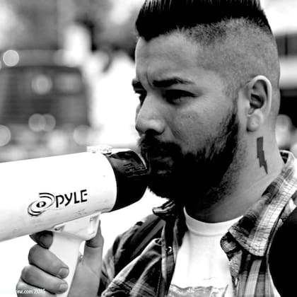 Negrete, como activista, participó en el Consejo Vecinal de Boyle Heights y trabajó más de cinco años con East Yard Communities for Environmental Justice