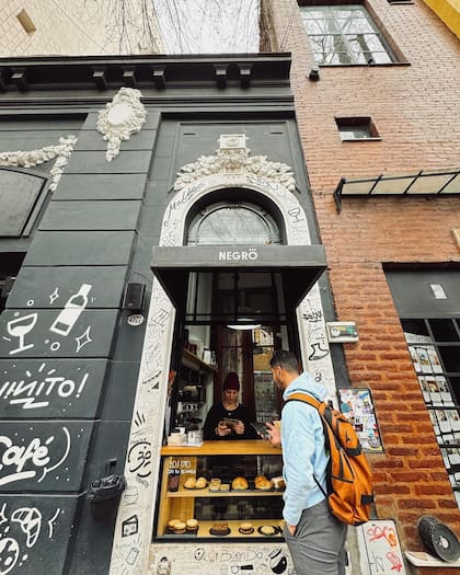 Negro Cueva de Café (puesto 82)