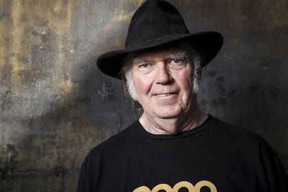 Neil Young pide disculpas a Groenlandia con sus canciones, por las "amenazas injustificadas" del gobierno de los Estados Unidos