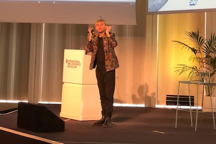 Neil Harbisson durante la conferencia de hoy en Barcelona