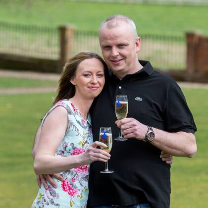 Neil junto a su esposa