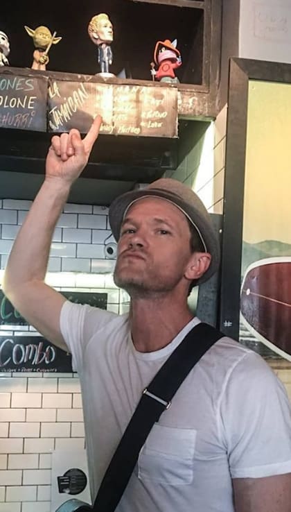 Neil Patrick Harris, en su visita a Buenos Aires; el actor es protagonista y productor de Uncoupled