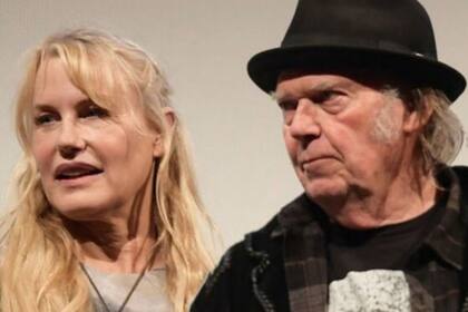 Neil Young promete recitales junto a la chimenea de su casa, grabados por su esposa Daryl hannah