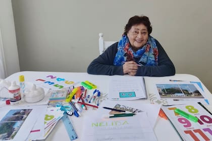 Nélida (83) comenzó a estudiar con una maestra alfabetizadora para poder escribirle una carta a su nieto