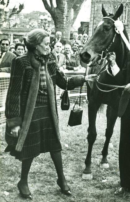 Nelly Blaquier, en el Hipódromo, en 1985