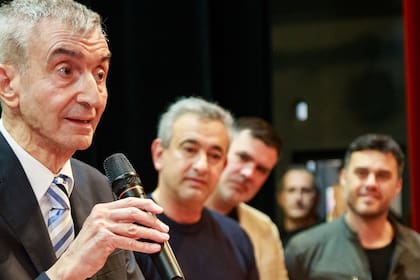 Nelson Castro fue ovacionado en su debut como director de orquesta en el Tricentenario de Rosario - Image 1