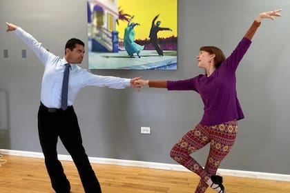 Nelson practica baile de salón cuatro veces por semana y compite en torneos nacionales e internacionales como forma de superación personal