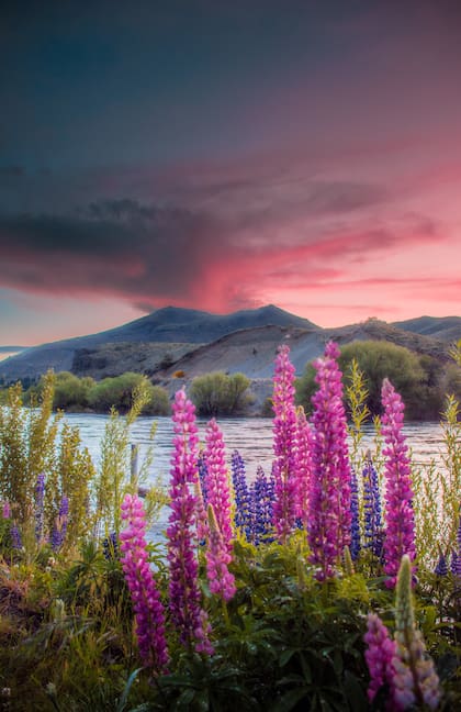 Nelson Salazar, uno de los 350 habitantes de Villa Llanquín, empezó a retratar los atardeceres de su pueblo en pandemia.