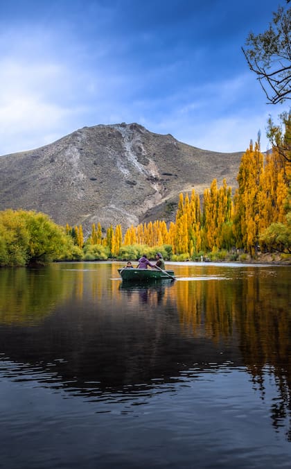 Nelson Salazar, uno de los 350 habitantes de Villa Llanquín, empezó a retratar los atardeceres de su pueblo en pandemia.